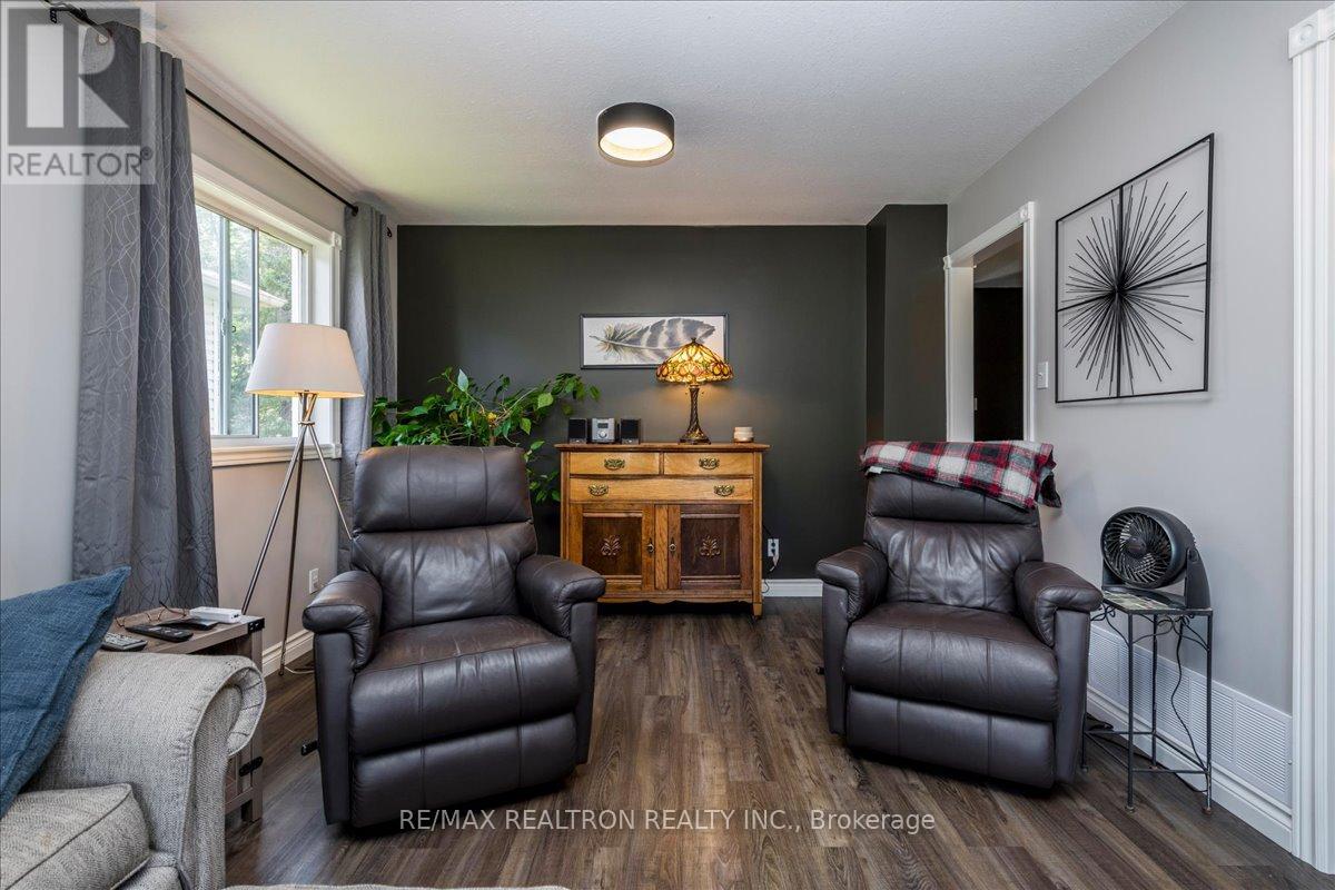 34 O'shaughnessy Crescent, Barrie, Ontario  L4N 7L8 - Photo 5 - S13249310