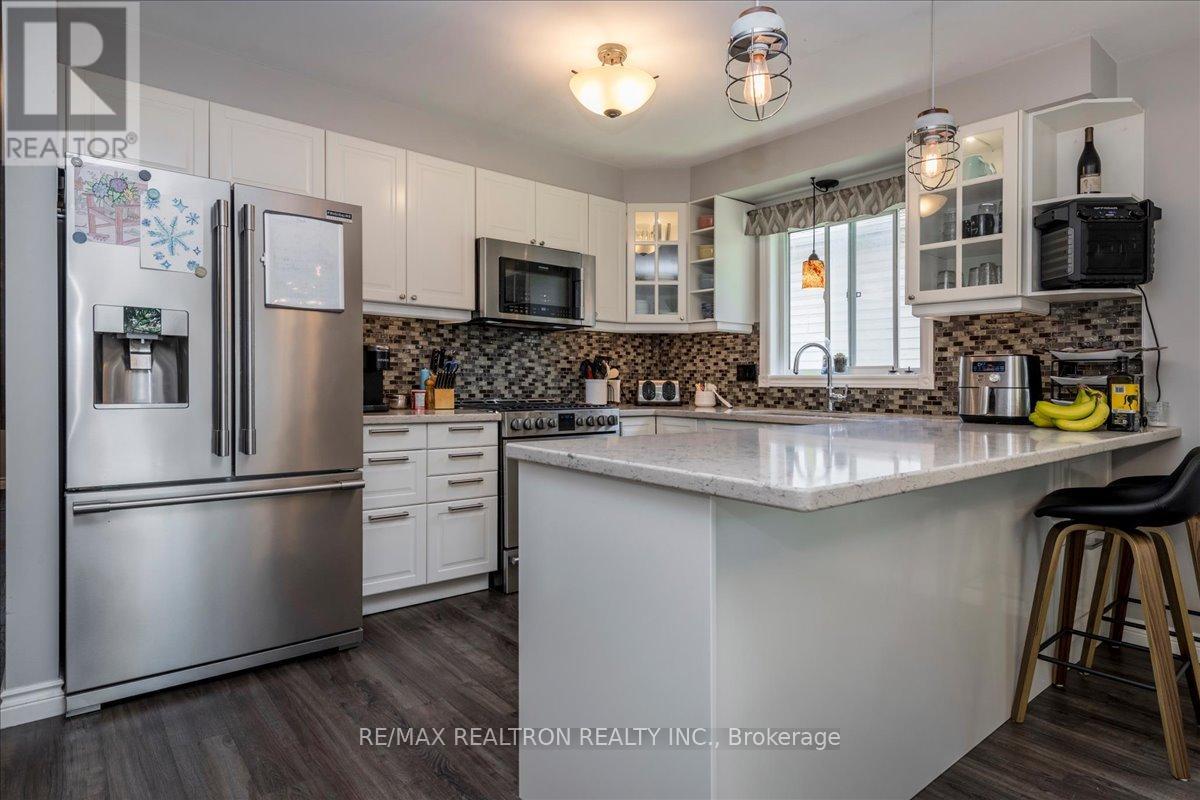 34 O'shaughnessy Crescent, Barrie, Ontario  L4N 7L8 - Photo 6 - S13249310