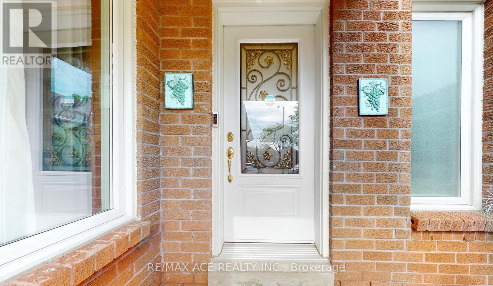 159 Heale Avenue, Toronto, Ontario  M1N 3Y2 - Photo 2 - E13248654