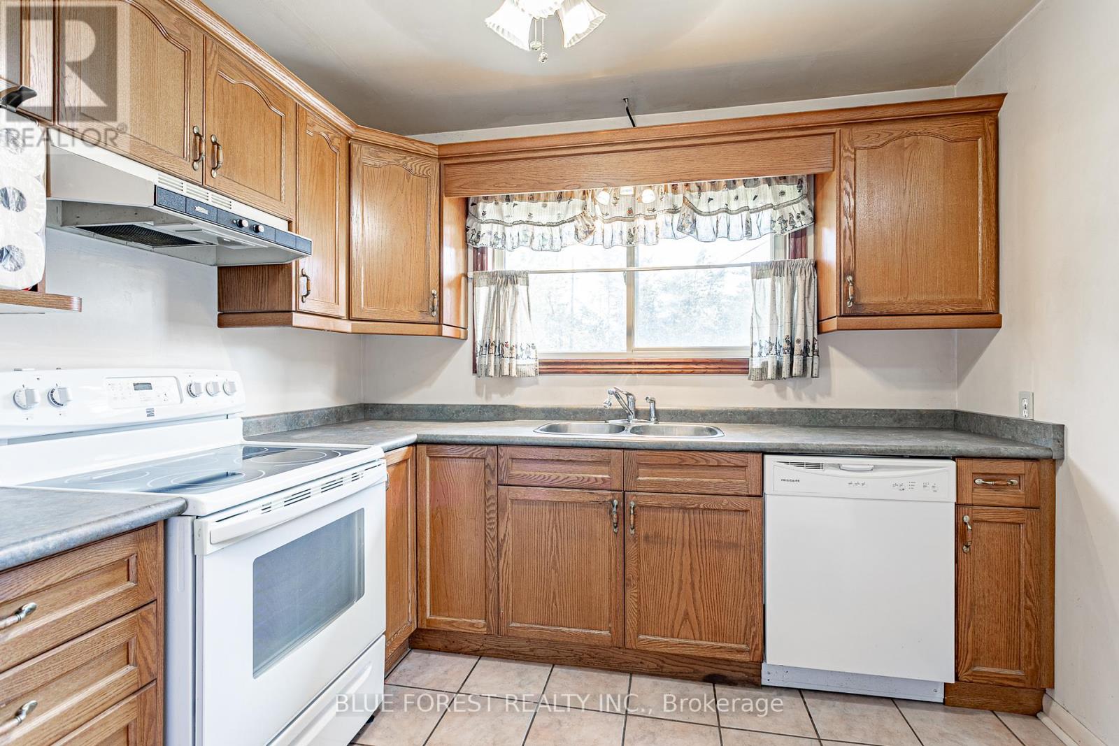 232 Terrence Avenue, Thames Centre, Ontario  N0L 1G3 - Photo 9 - X13249562