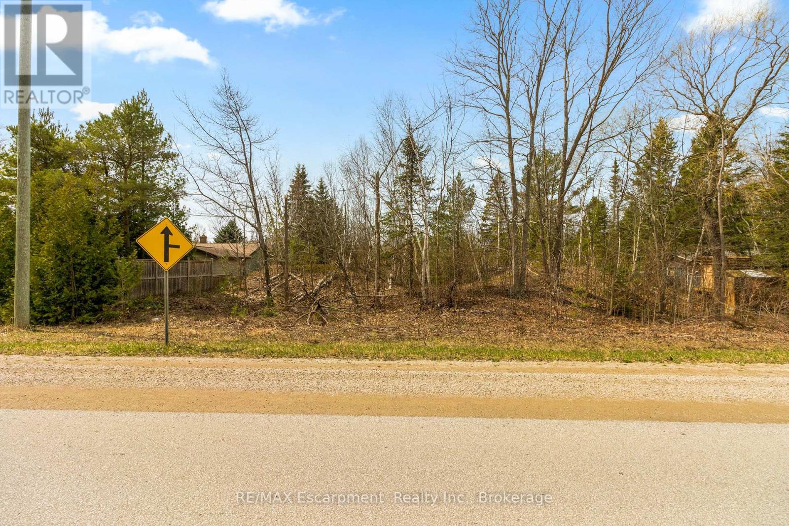 37 Emerson Avenue, South Bruce Peninsula, Ontario  N0H 2G0 - Photo 2 - X13249610
