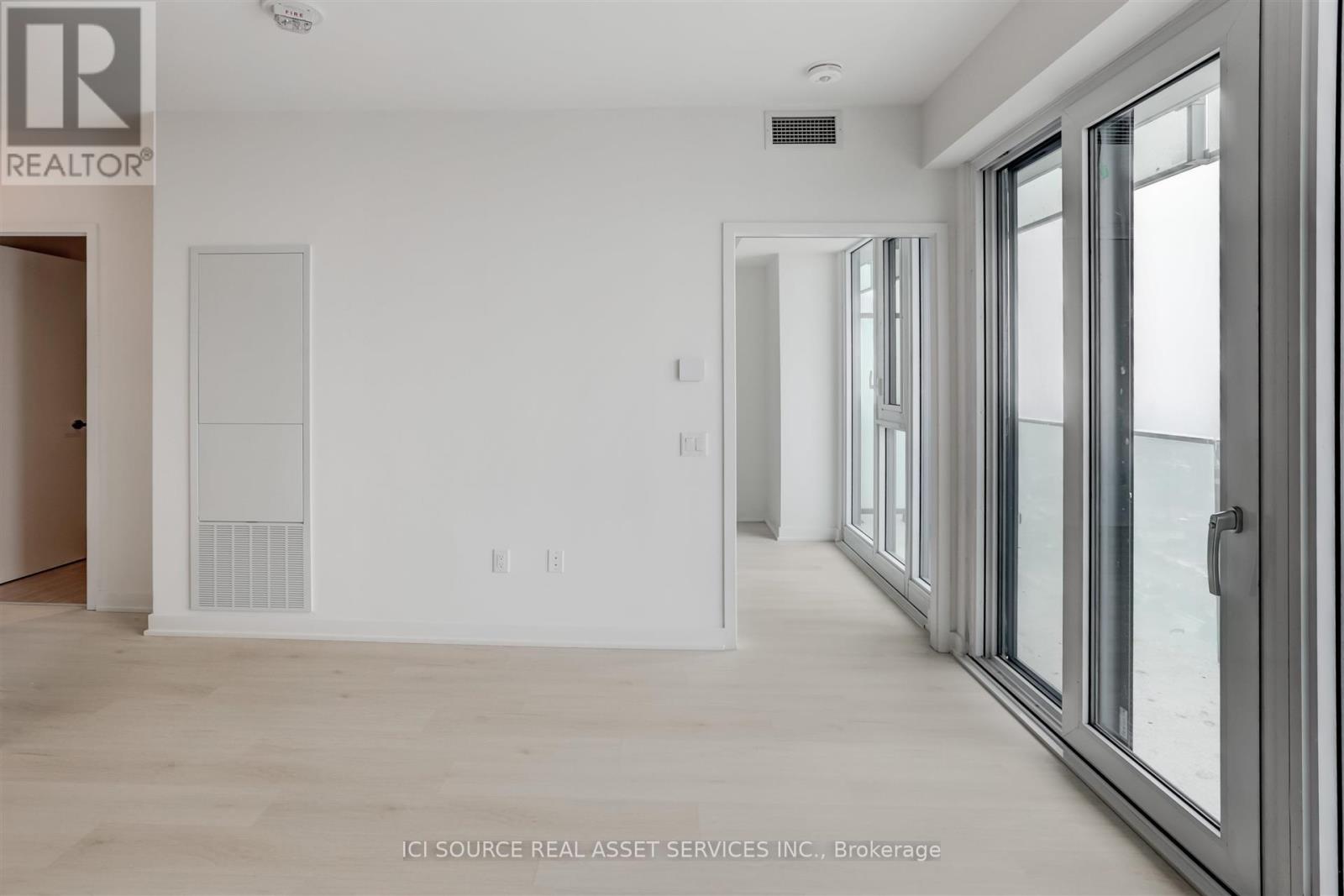 3310 - 3900 Confederation Parkway, Mississauga, Ontario  L5B 0M3 - Photo 2 - W13249212