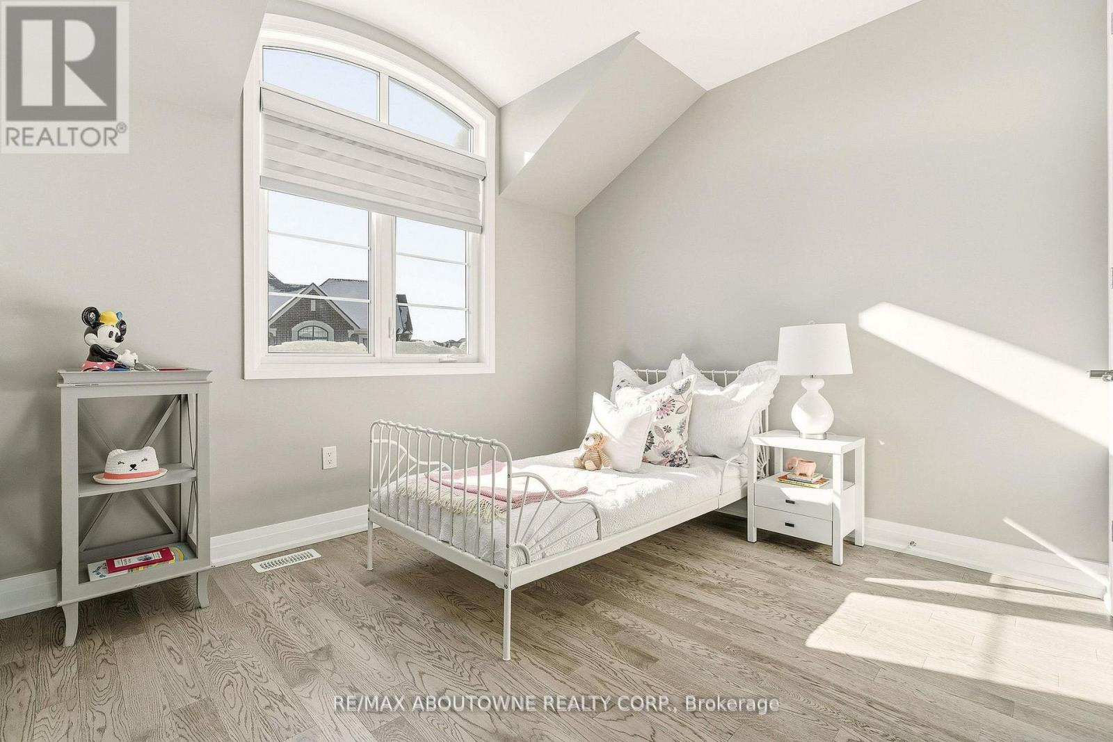 1456 Ford Strathy Crescent, Oakville, Ontario  L6H 3W9 - Photo 40 - W13249218