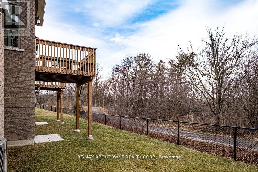 1456 Ford Strathy Crescent, Oakville, Ontario  L6H 3W9 - Photo 47 - W13249218