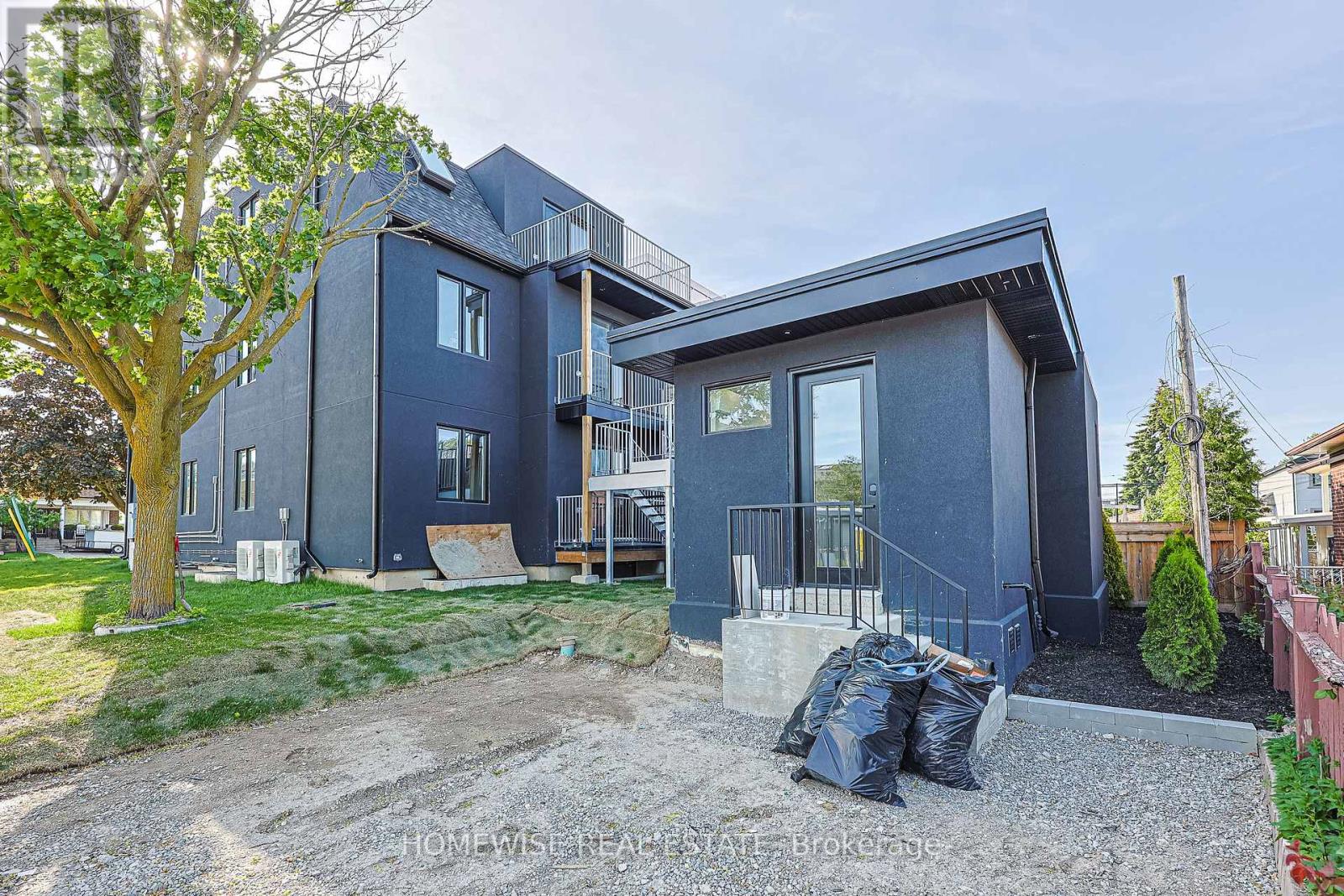Grdn - 159 Locksley Avenue, Toronto, Ontario  M6B 3N6 - Photo 14 - W13249276