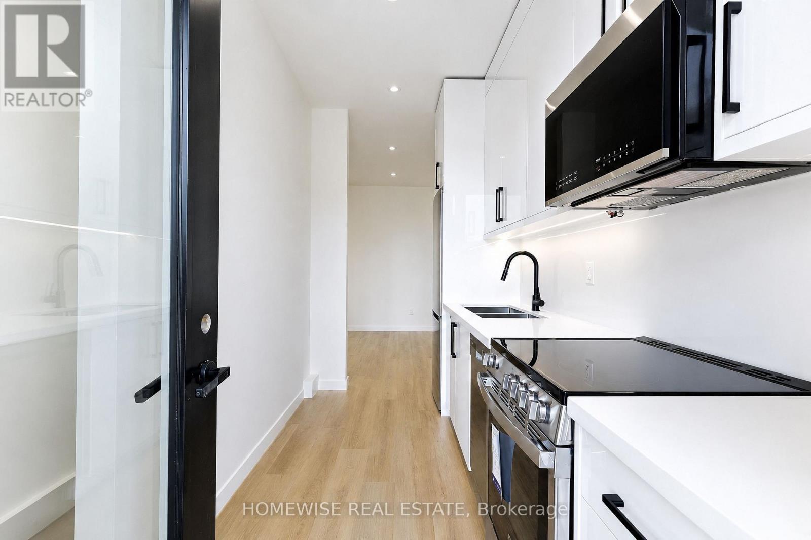 Grdn - 159 Locksley Avenue, Toronto, Ontario  M6B 3N6 - Photo 2 - W13249276