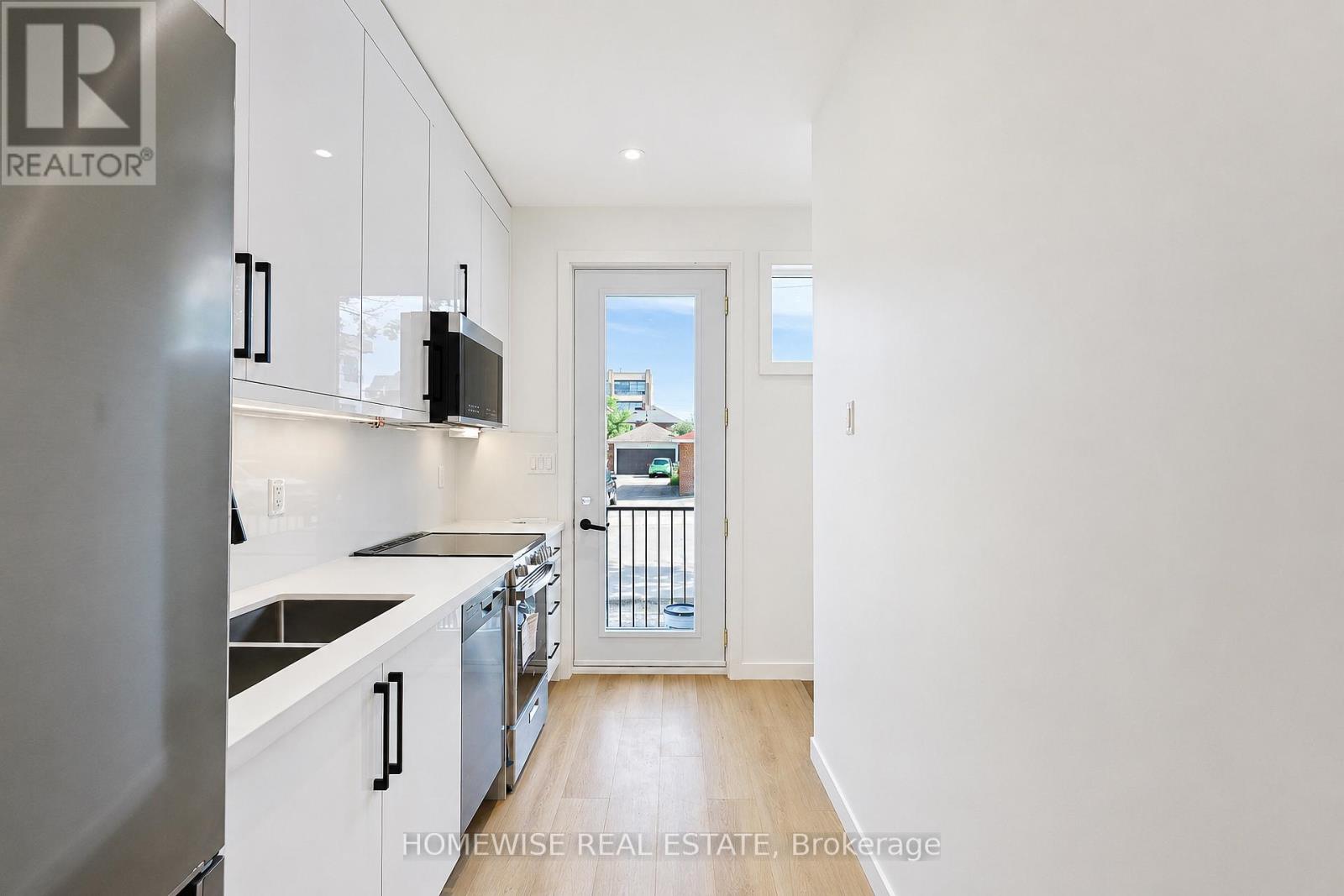Grdn - 159 Locksley Avenue, Toronto, Ontario  M6B 3N6 - Photo 3 - W13249276