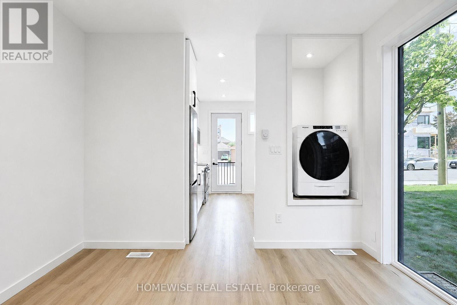 Grdn - 159 Locksley Avenue, Toronto, Ontario  M6B 3N6 - Photo 4 - W13249276