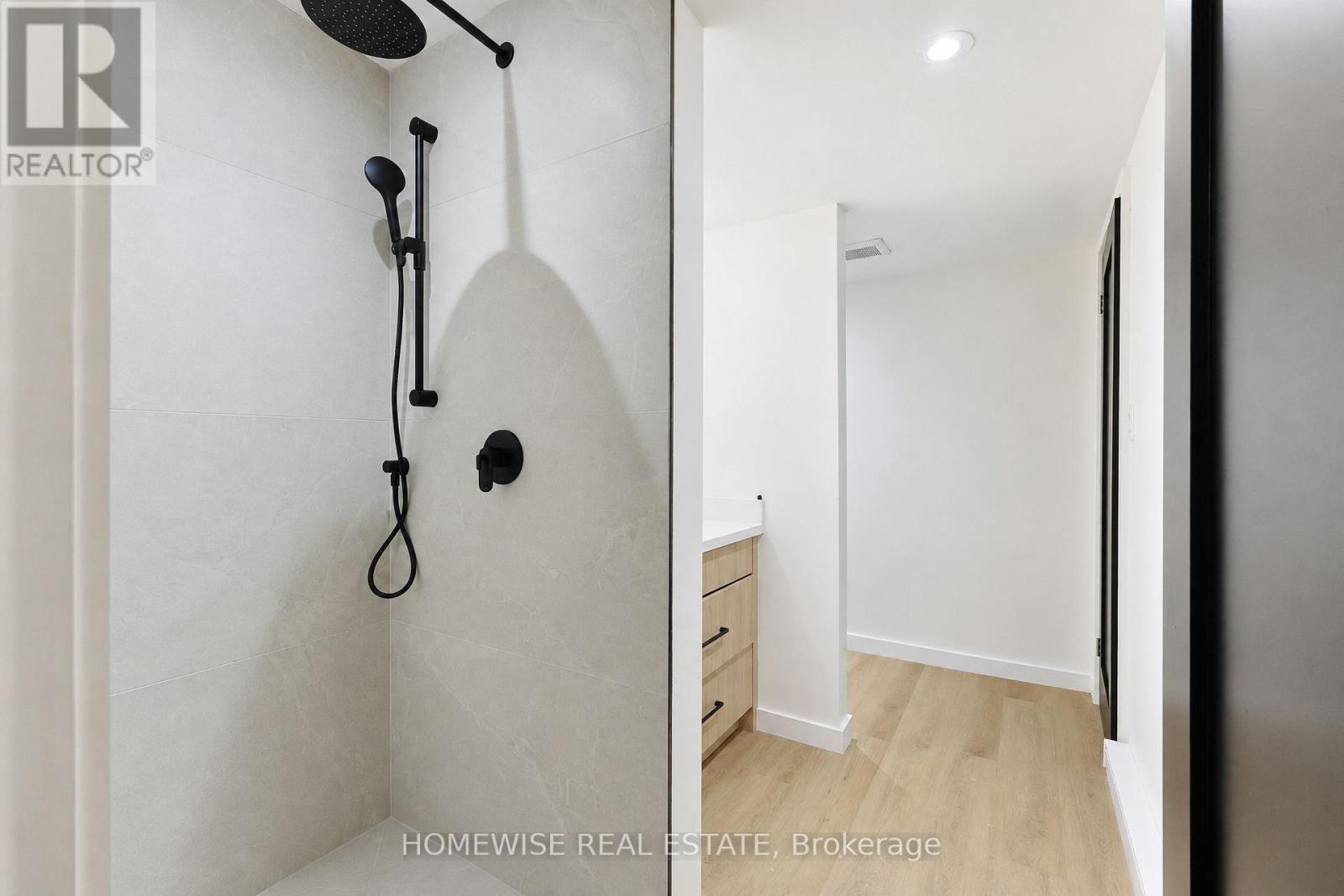 Grdn - 159 Locksley Avenue, Toronto, Ontario  M6B 3N6 - Photo 9 - W13249276