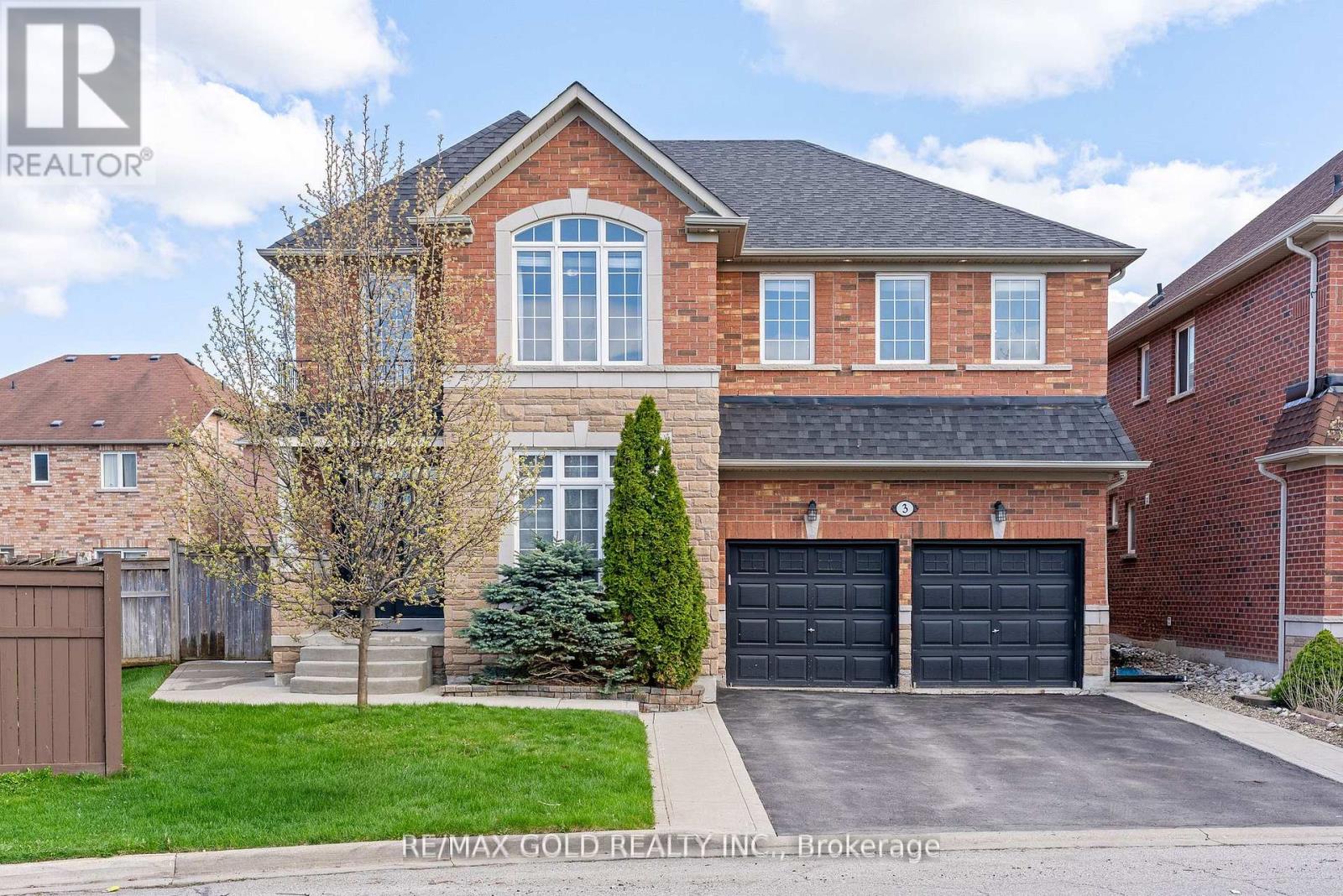 3 Powell Drive, Brampton, Ontario  L6R 0K9 - Photo 2 - W13249288