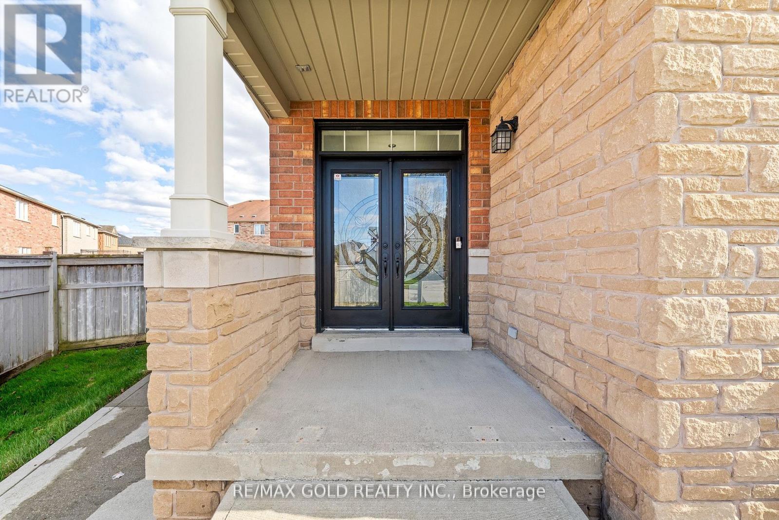 3 Powell Drive, Brampton, Ontario  L6R 0K9 - Photo 5 - W13249288