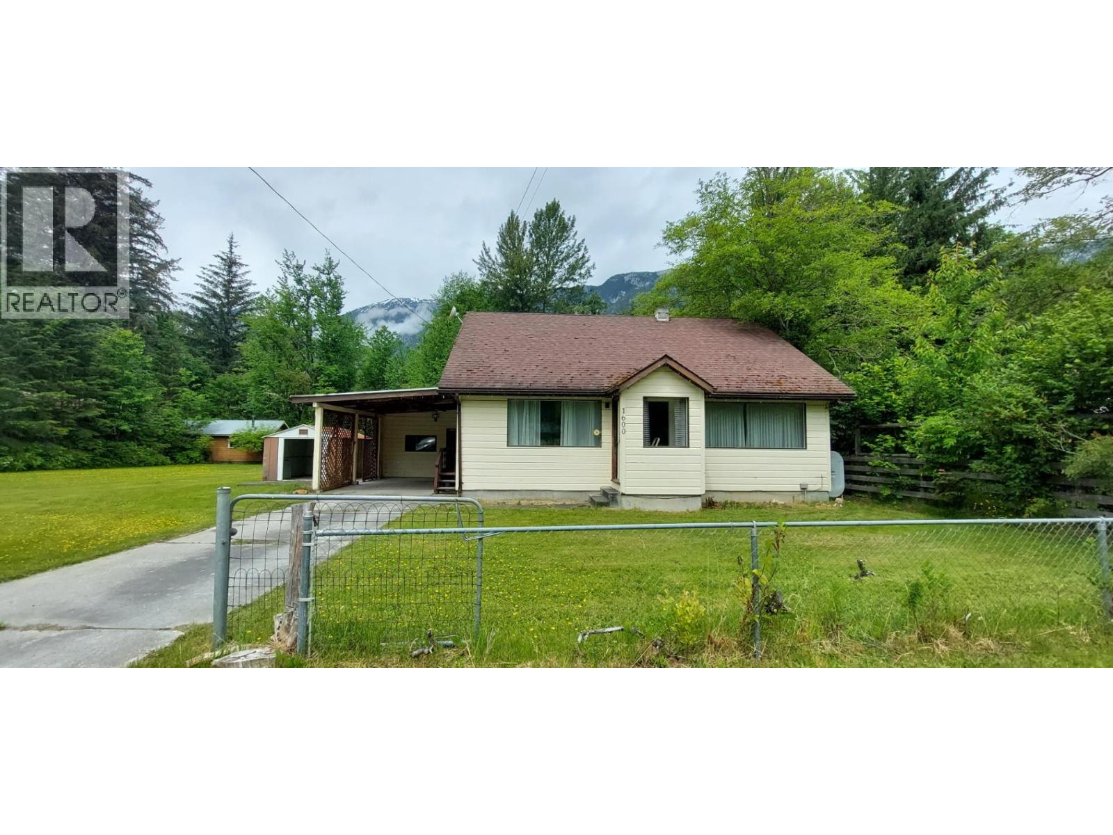 1600 Mackenzie 20 Highway, Hagensborg, British Columbia  V0T 1H0 - Photo 2 - R3132546