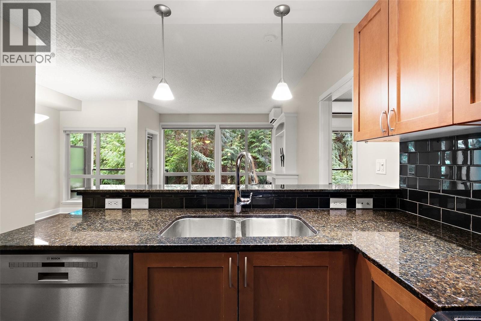 205 631 Brookside Rd, Colwood, British Columbia L1L 1L1 - Photo 2 - 1039061
