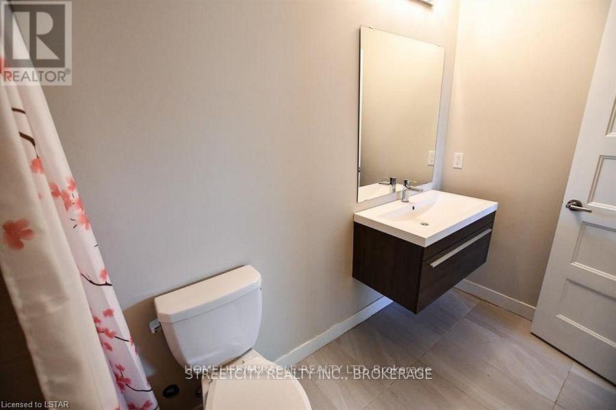 939 West Village Square, London North, Ontario  N6H 5J9 - Photo 33 - X13249306