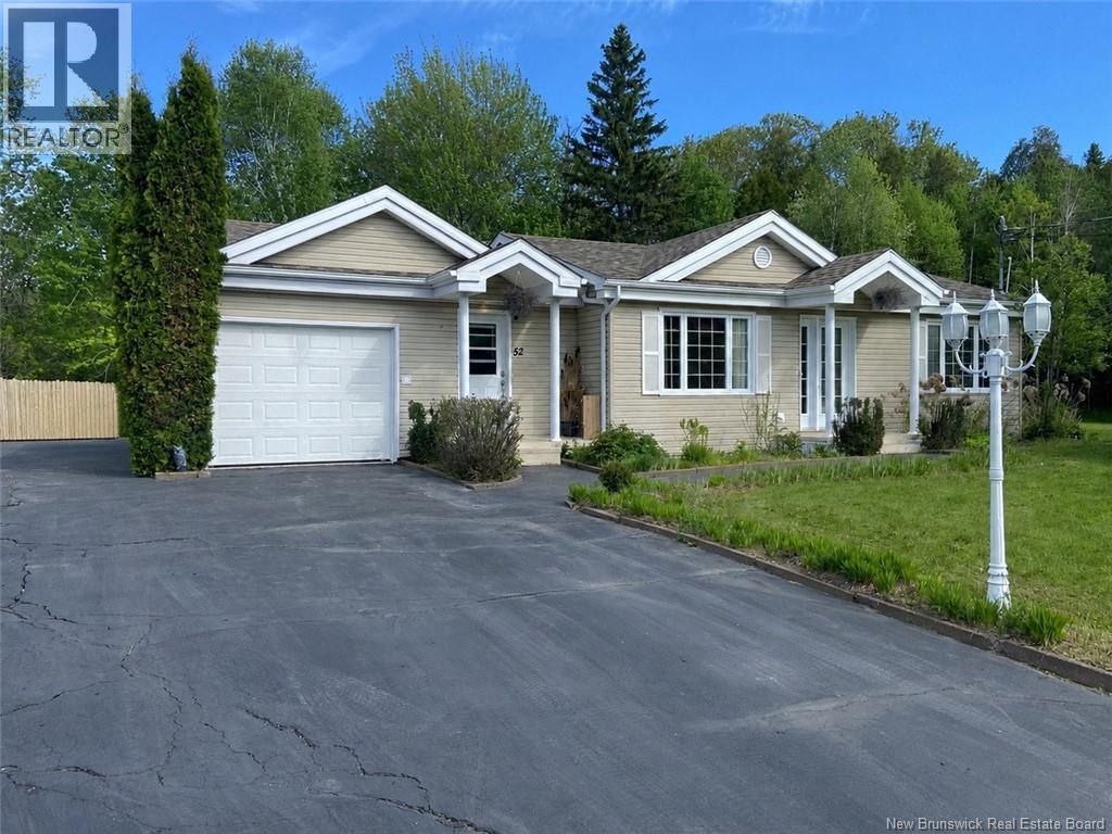 52 Raymond Street, Edmundston, New Brunswick  E3V 4Z7 - Photo 1 - NB141218