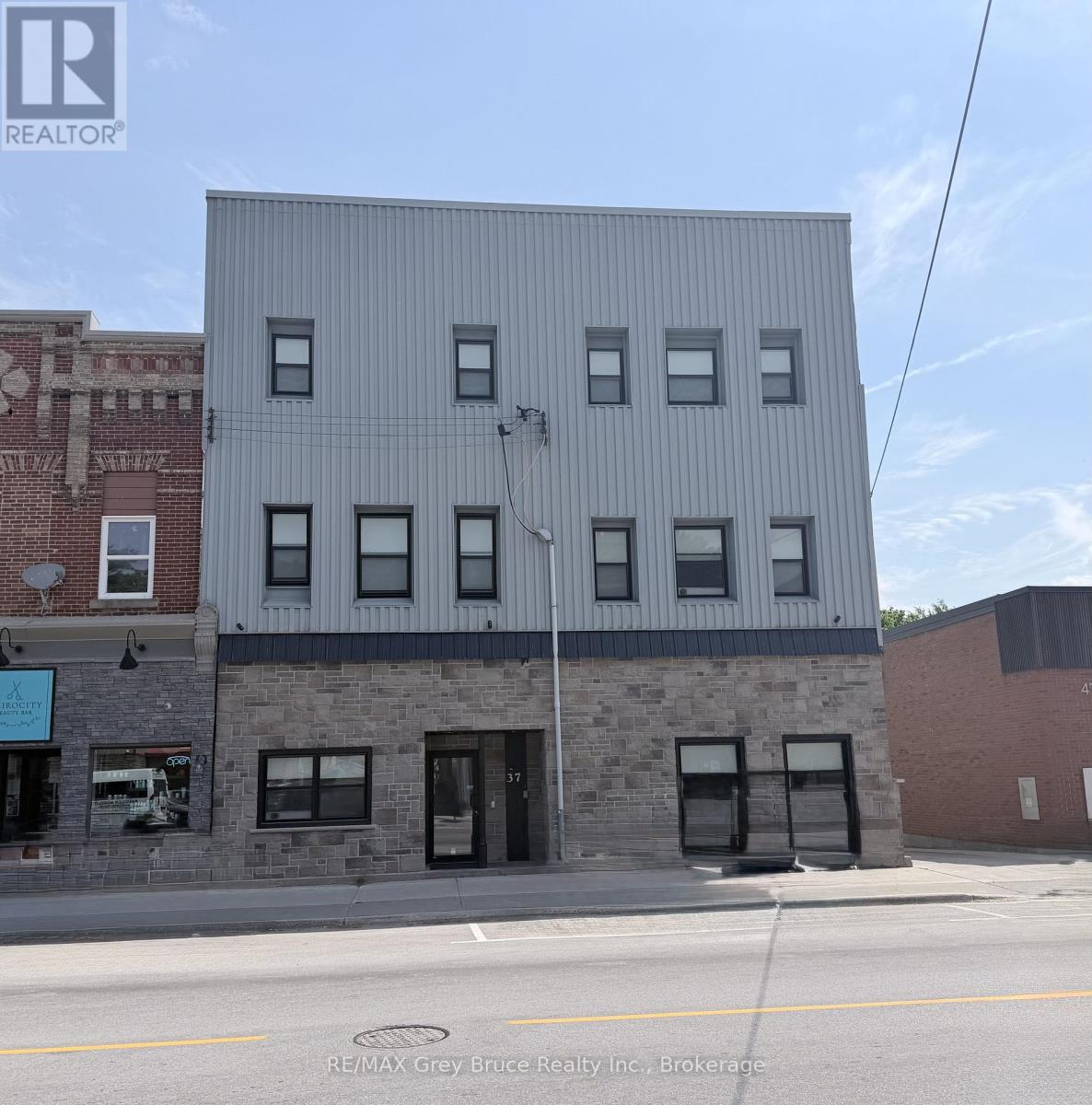 UNIT 7 - 39 1ST AVENUE S