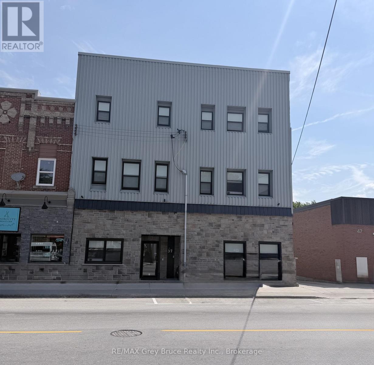 UNIT 11 - 39 1ST AVENUE S