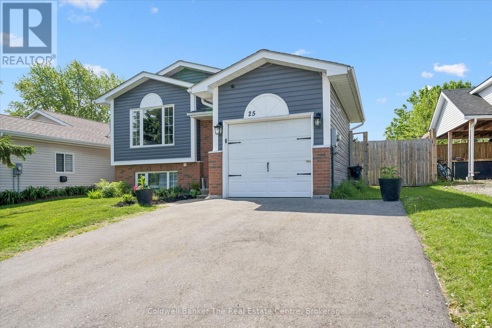 25 Lankin Avenue, Bracebridge, Ontario  P1L 1Y4 - Photo 2 - X13249738