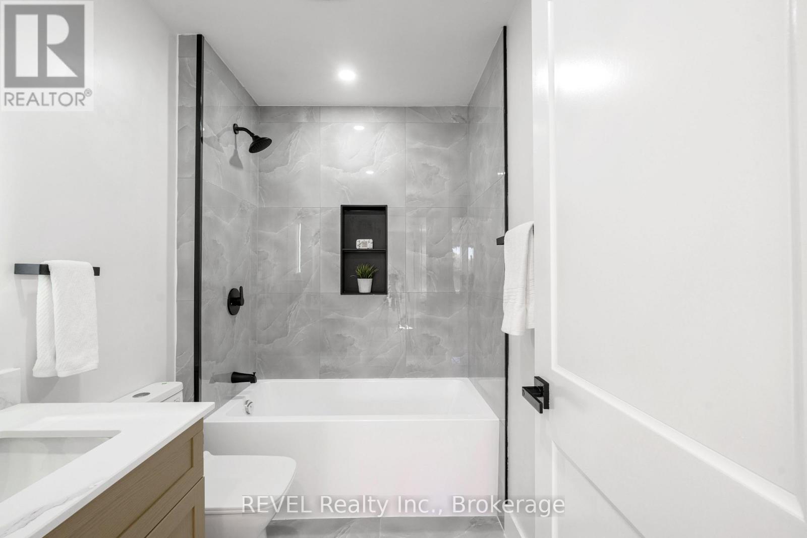 5261 Buchanan Avenue, Niagara Falls, Ontario  L2E 5A7 - Photo 15 - X13249556