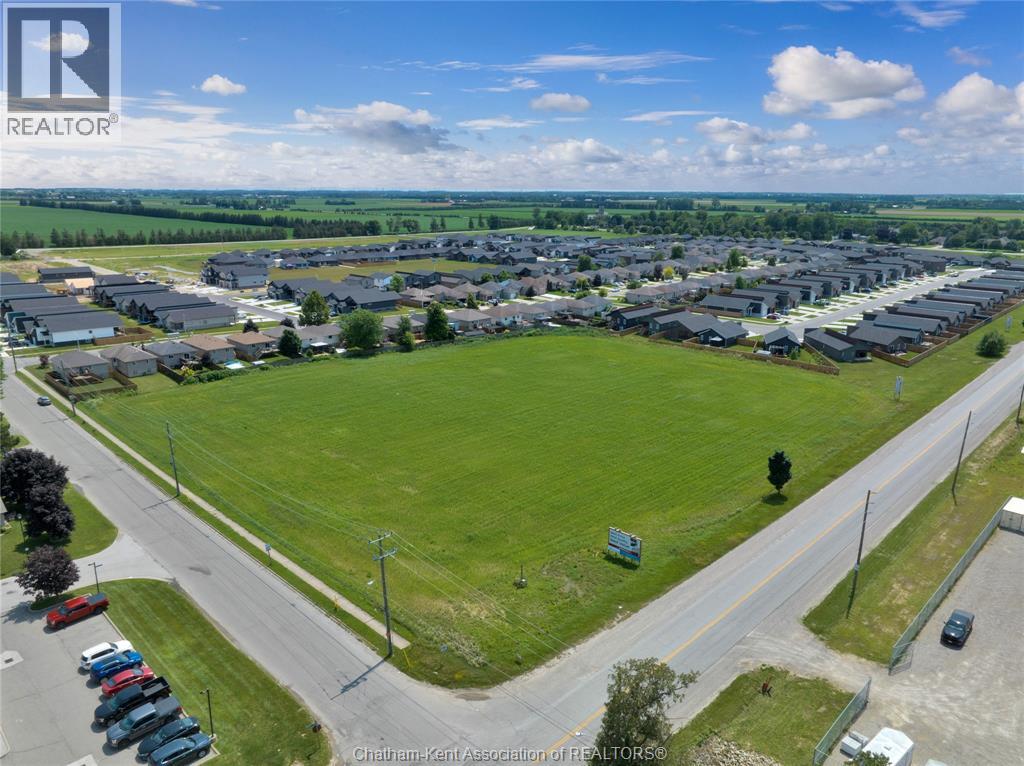 MLS# 26013309: 900 Park AVENUE West, Chatham, Canada