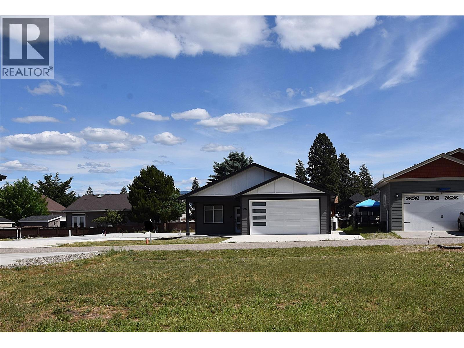 592 Nighthawk Avenue, Vernon, British Columbia  V1H 2A1 - Photo 2 - 10374167