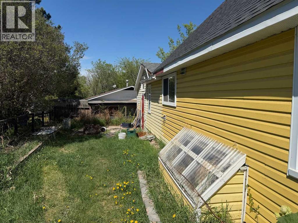 3922a 46 Street, Ponoka, Alberta  T4J 1B5 - Photo 2 - A2318361