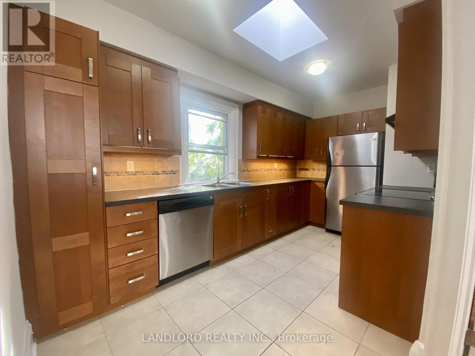 E - 341 St Clair Avenue W, Toronto, Ontario  M5P 1N3 - Photo 12 - C13249528