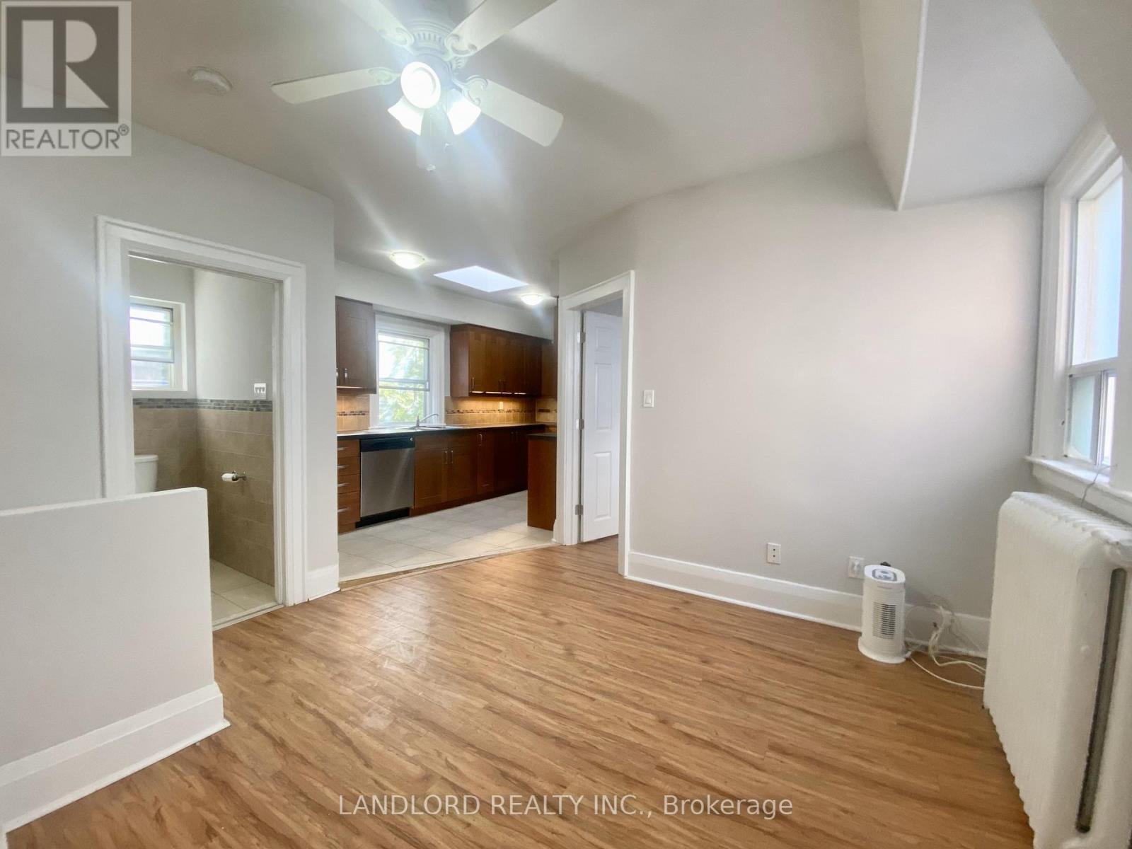 E - 341 St Clair Avenue W, Toronto, Ontario  M5P 1N3 - Photo 16 - C13249528