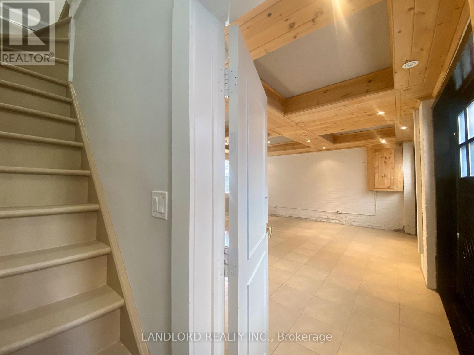 E - 341 St Clair Avenue W, Toronto, Ontario  M5P 1N3 - Photo 3 - C13249528