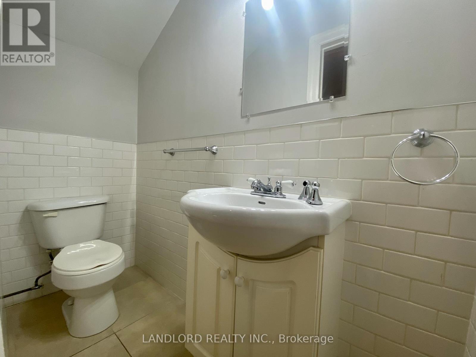 E - 341 St Clair Avenue W, Toronto, Ontario  M5P 1N3 - Photo 7 - C13249528