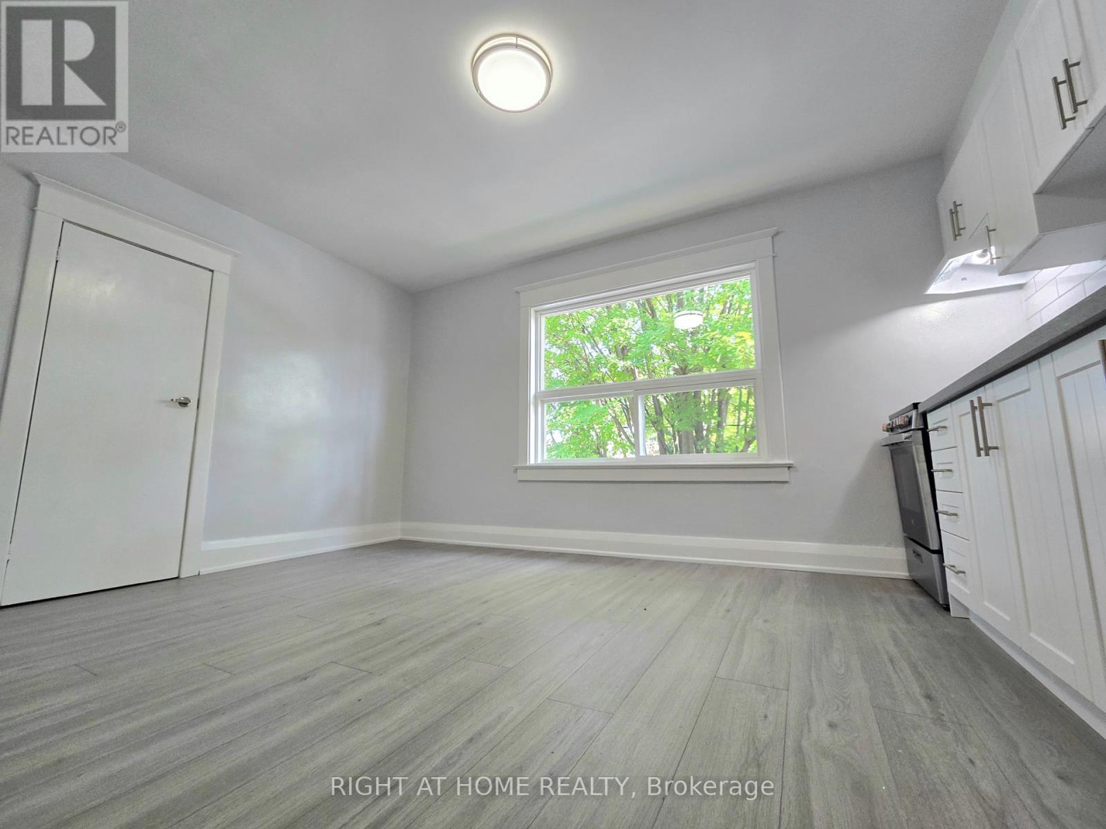 Upper - 344 Glebeholme Boulevard, Toronto, Ontario  M4C 1V1 - Photo 4 - E13249244