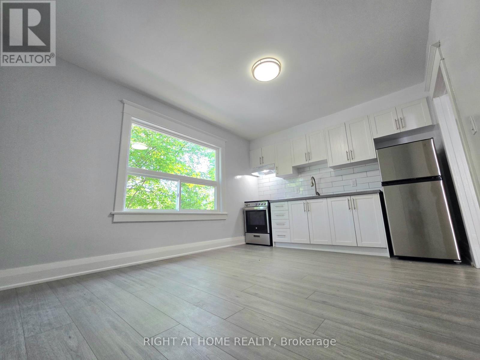 Upper - 344 Glebeholme Boulevard, Toronto, Ontario  M4C 1V1 - Photo 5 - E13249244