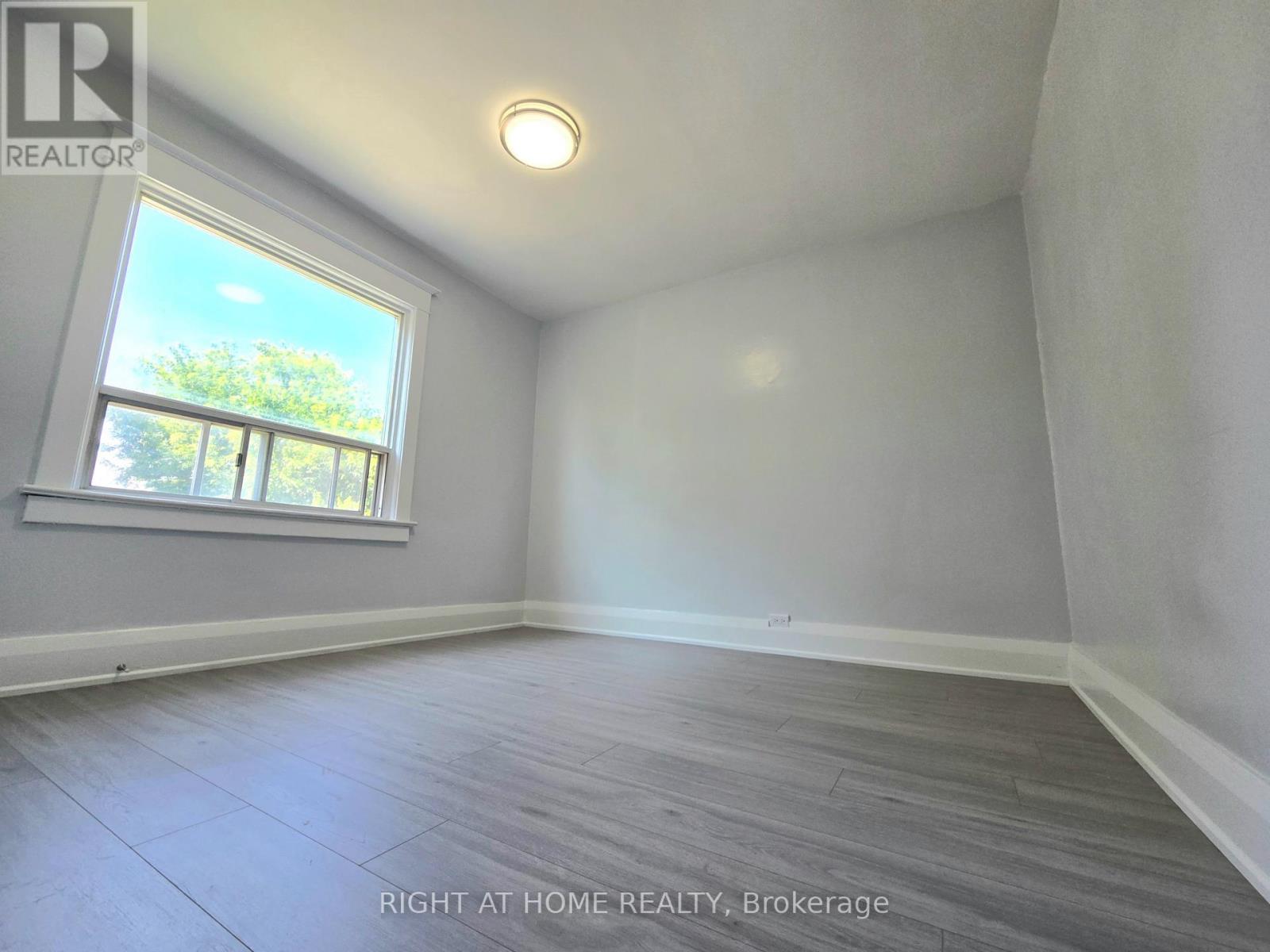 Upper - 344 Glebeholme Boulevard, Toronto, Ontario  M4C 1V1 - Photo 6 - E13249244
