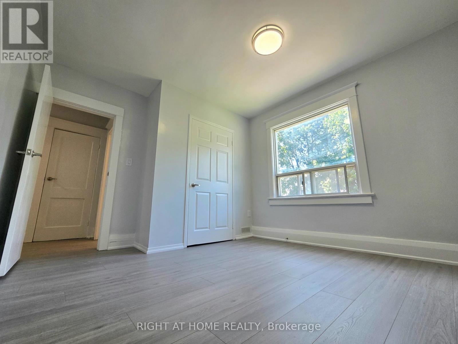 Upper - 344 Glebeholme Boulevard, Toronto, Ontario  M4C 1V1 - Photo 7 - E13249244