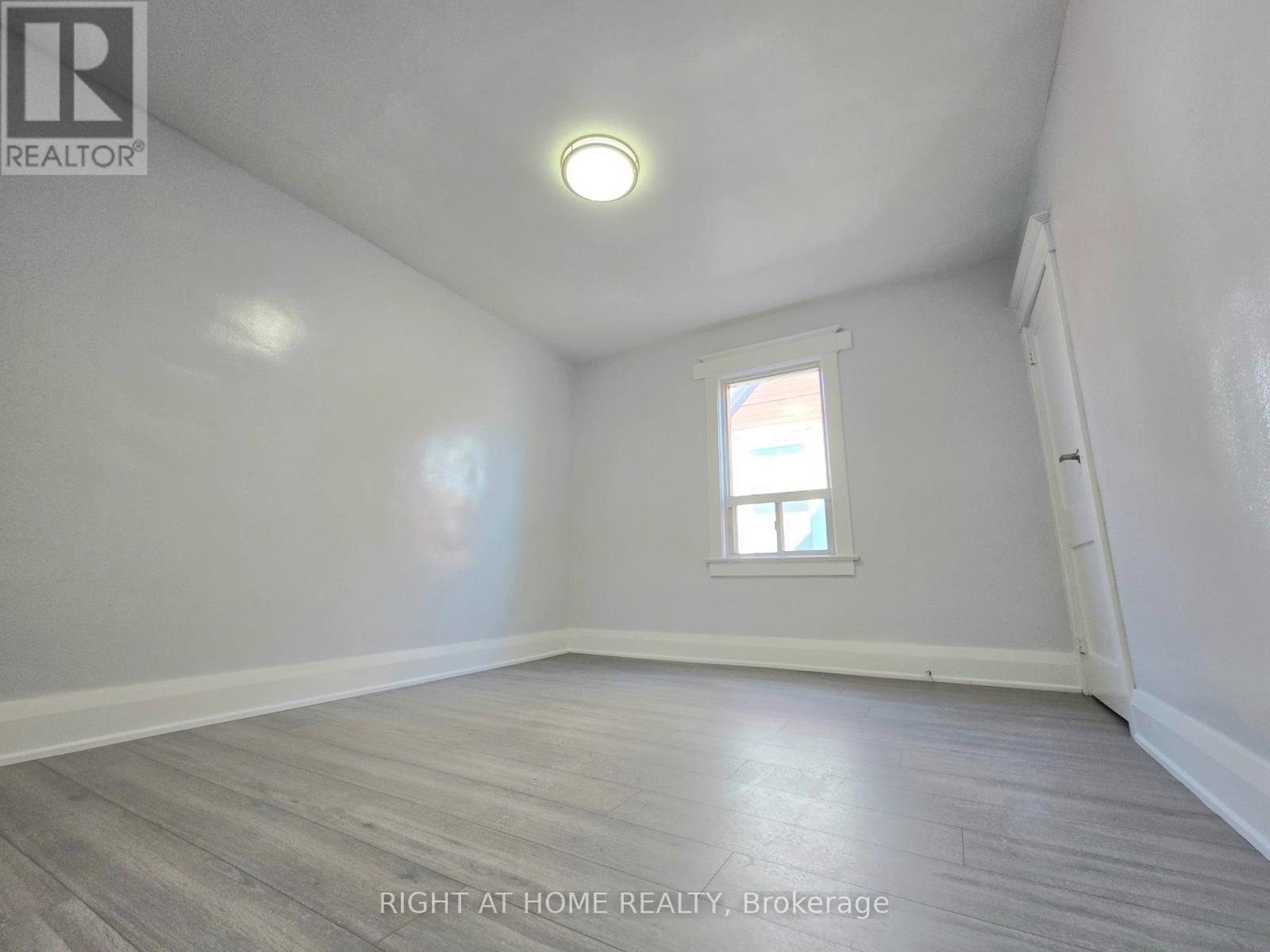 Upper - 344 Glebeholme Boulevard, Toronto, Ontario  M4C 1V1 - Photo 8 - E13249244