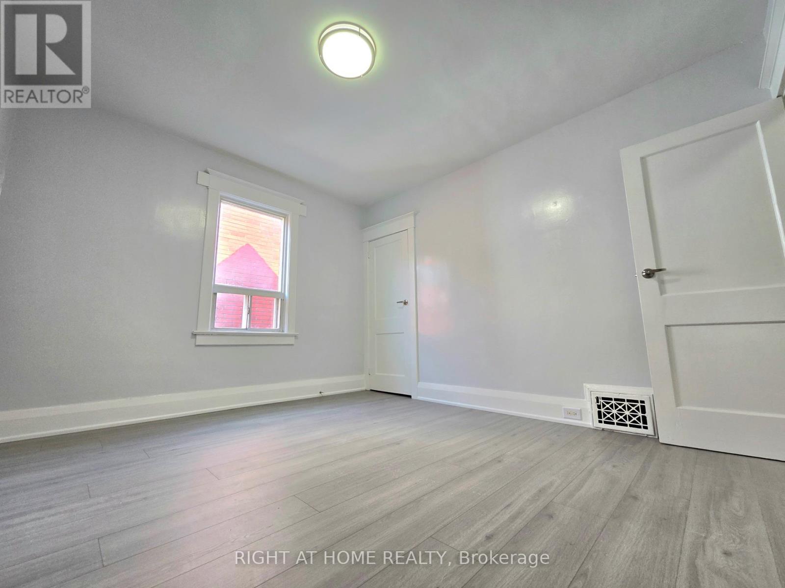 Upper - 344 Glebeholme Boulevard, Toronto, Ontario  M4C 1V1 - Photo 9 - E13249244