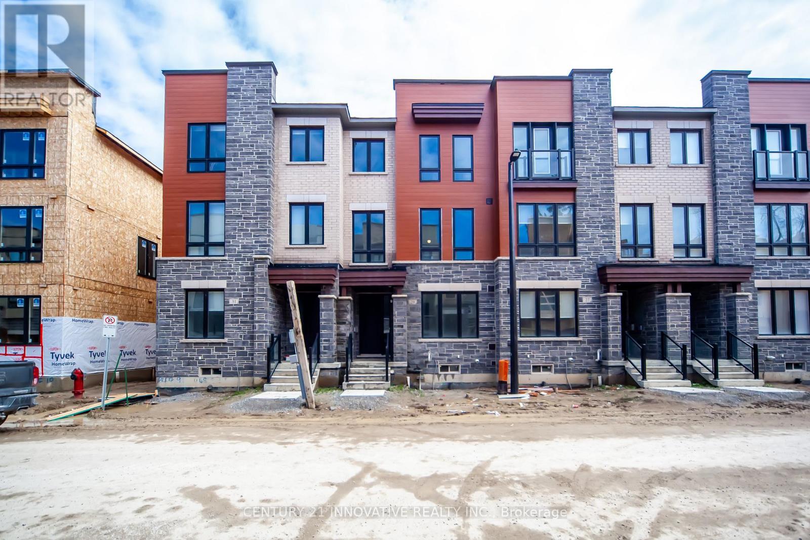 29 STEAMBOAT WAY, Whitby, Ontario