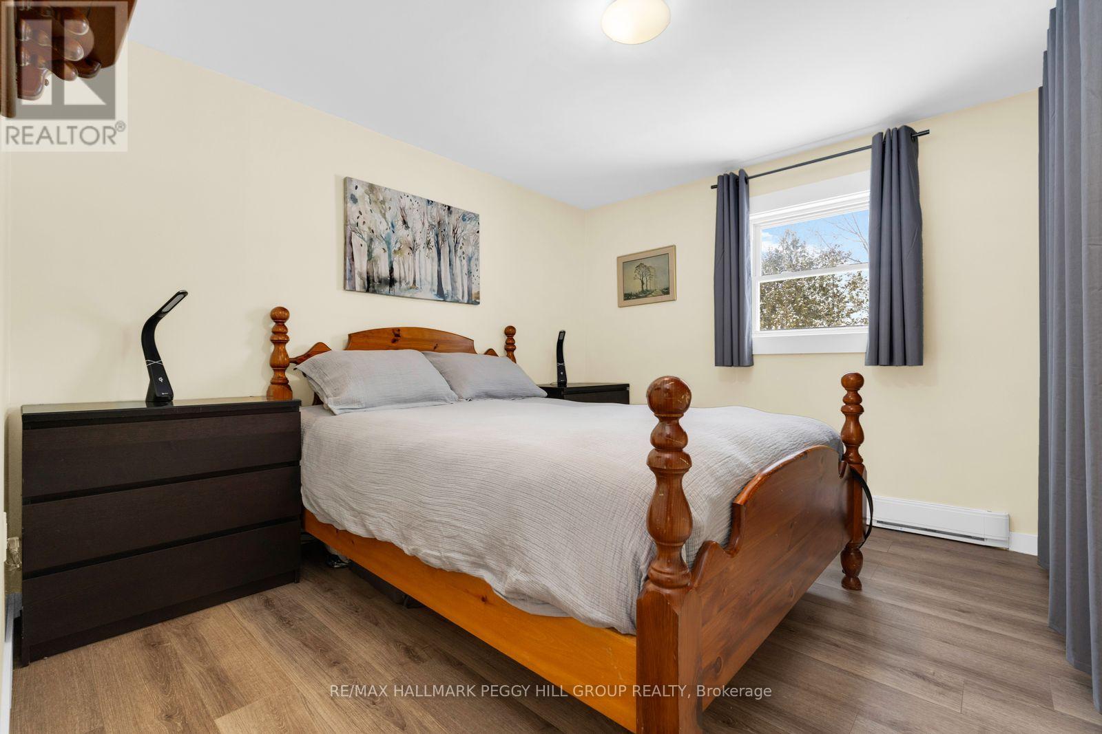 5724 Penetanguishene Road, Springwater, Ontario  L0L 1P0 - Photo 11 - S13249566
