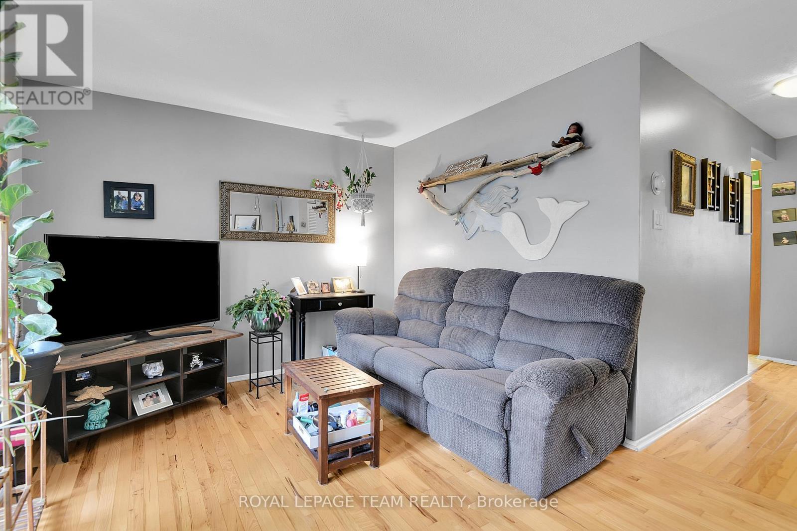 B - 902 Elmsmere Road, Ottawa, Ontario  K1J 7T6 - Photo 5 - X13249800