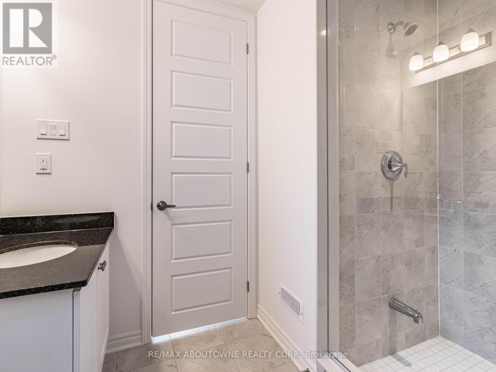 3001 Duggan Trail, Oakville, Ontario  L6H 7X1 - Photo 11 - W13249408