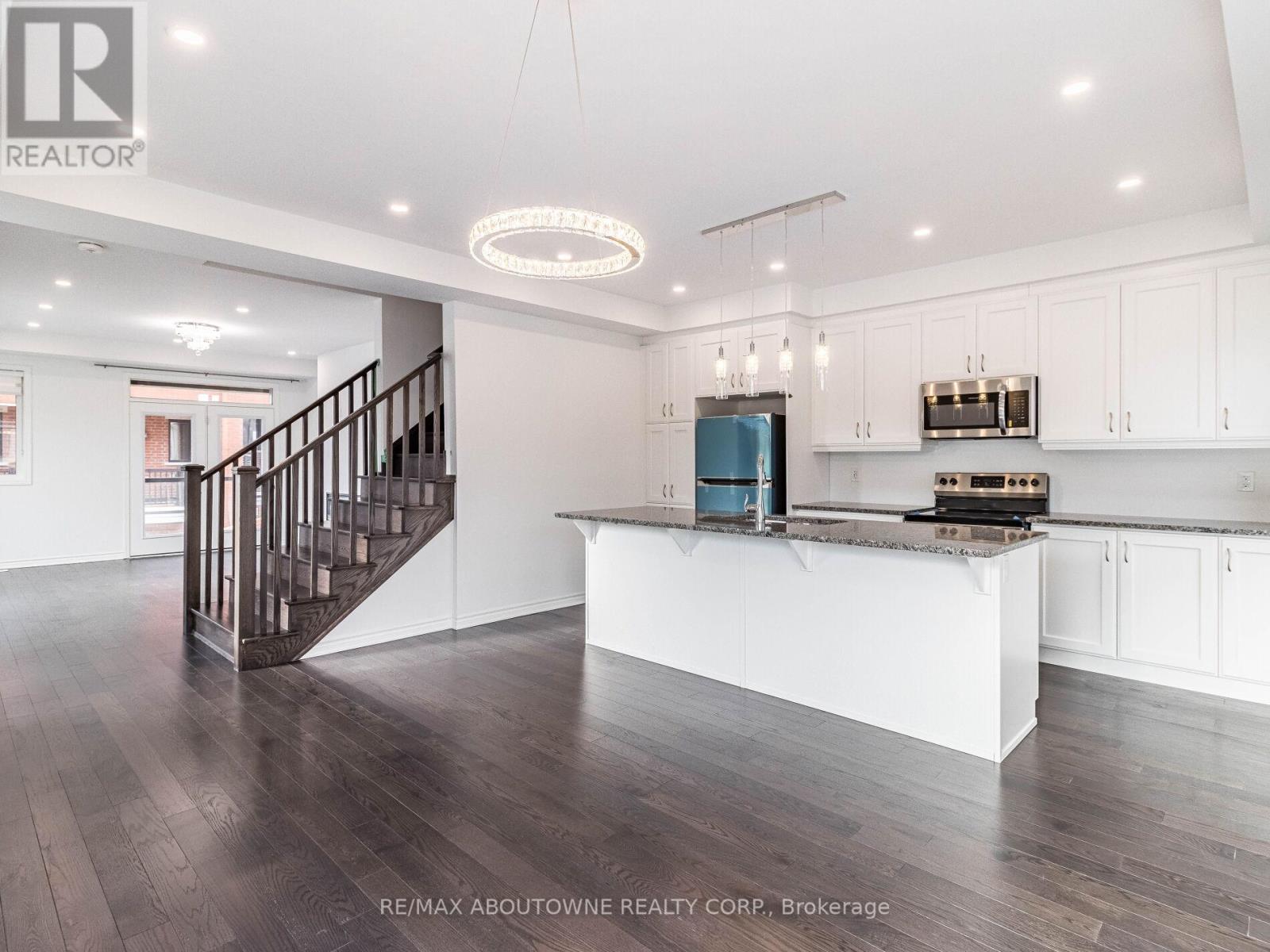 3001 Duggan Trail, Oakville, Ontario  L6H 7X1 - Photo 16 - W13249408