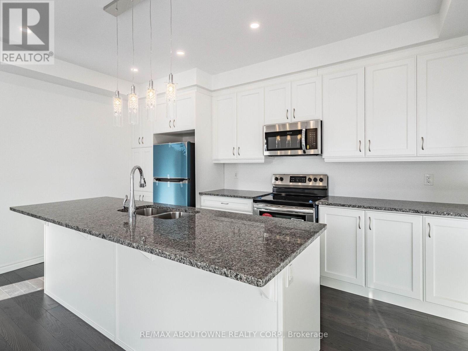 3001 Duggan Trail, Oakville, Ontario  L6H 7X1 - Photo 18 - W13249408