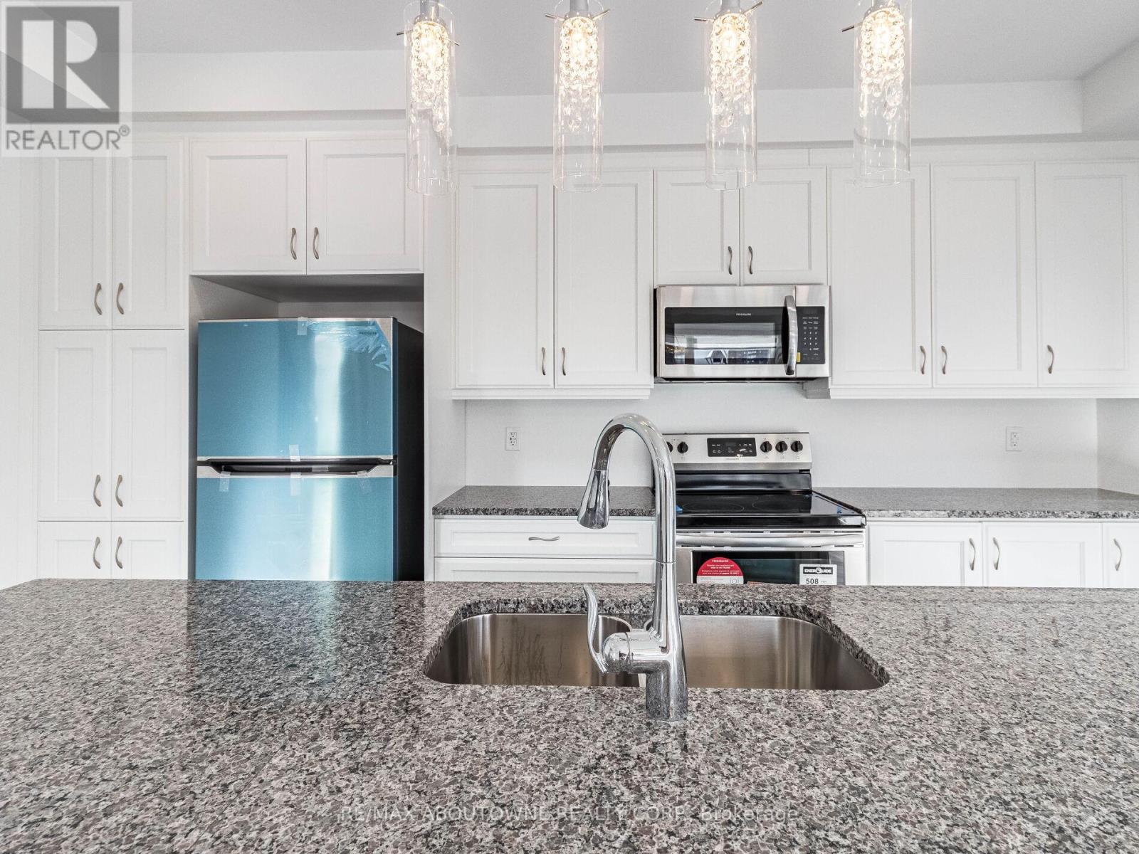 3001 Duggan Trail, Oakville, Ontario  L6H 7X1 - Photo 19 - W13249408