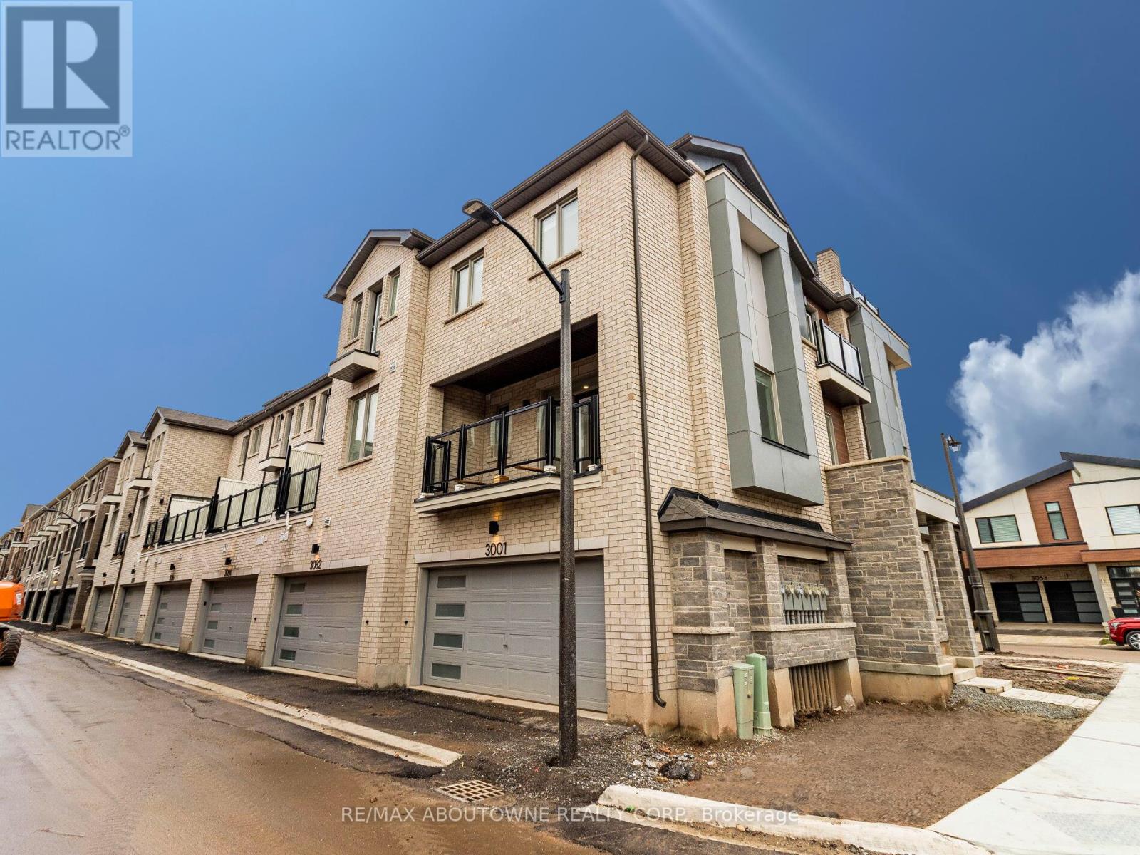 3001 Duggan Trail, Oakville, Ontario  L6H 7X1 - Photo 2 - W13249408