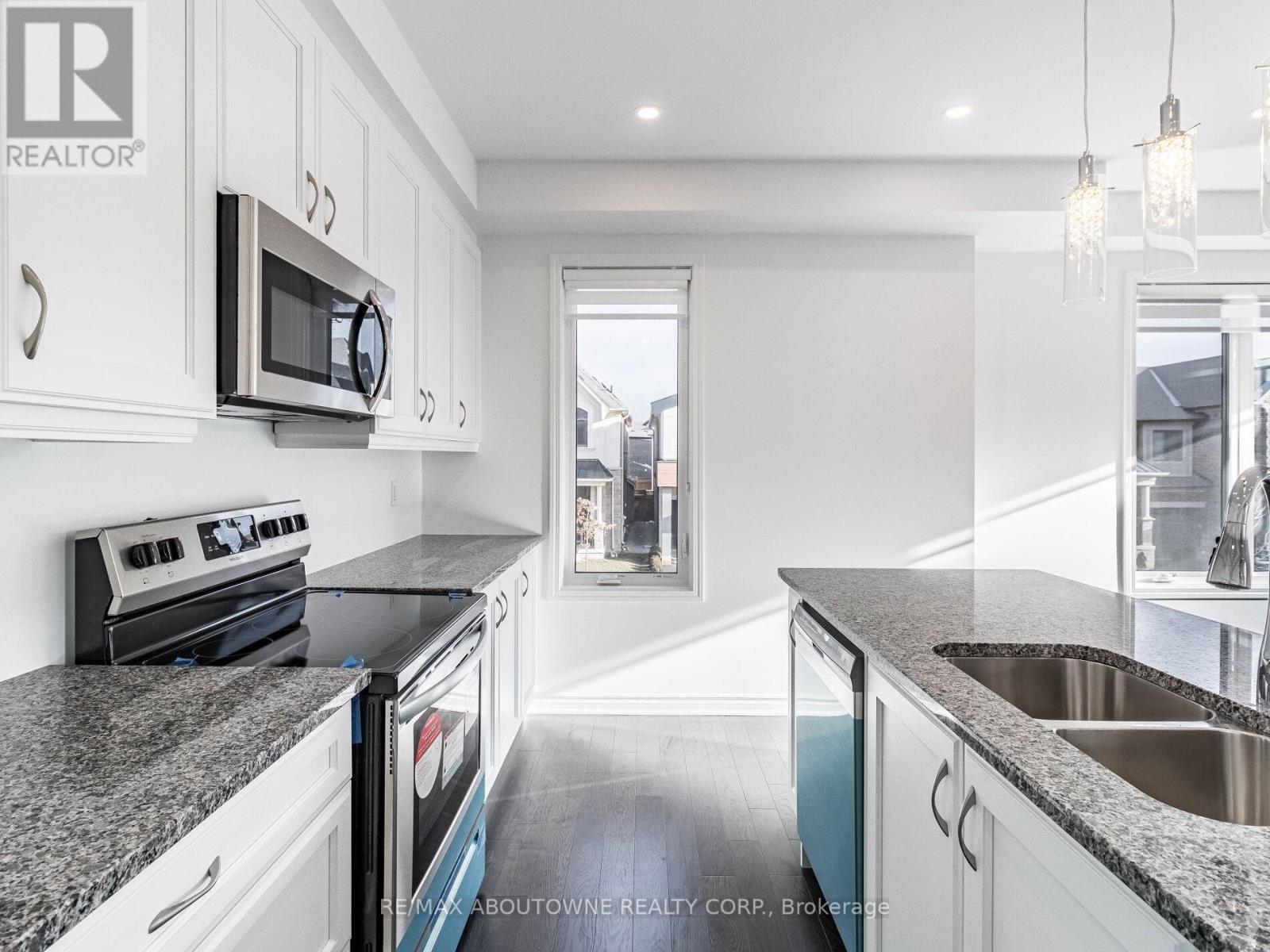 3001 Duggan Trail, Oakville, Ontario  L6H 7X1 - Photo 20 - W13249408