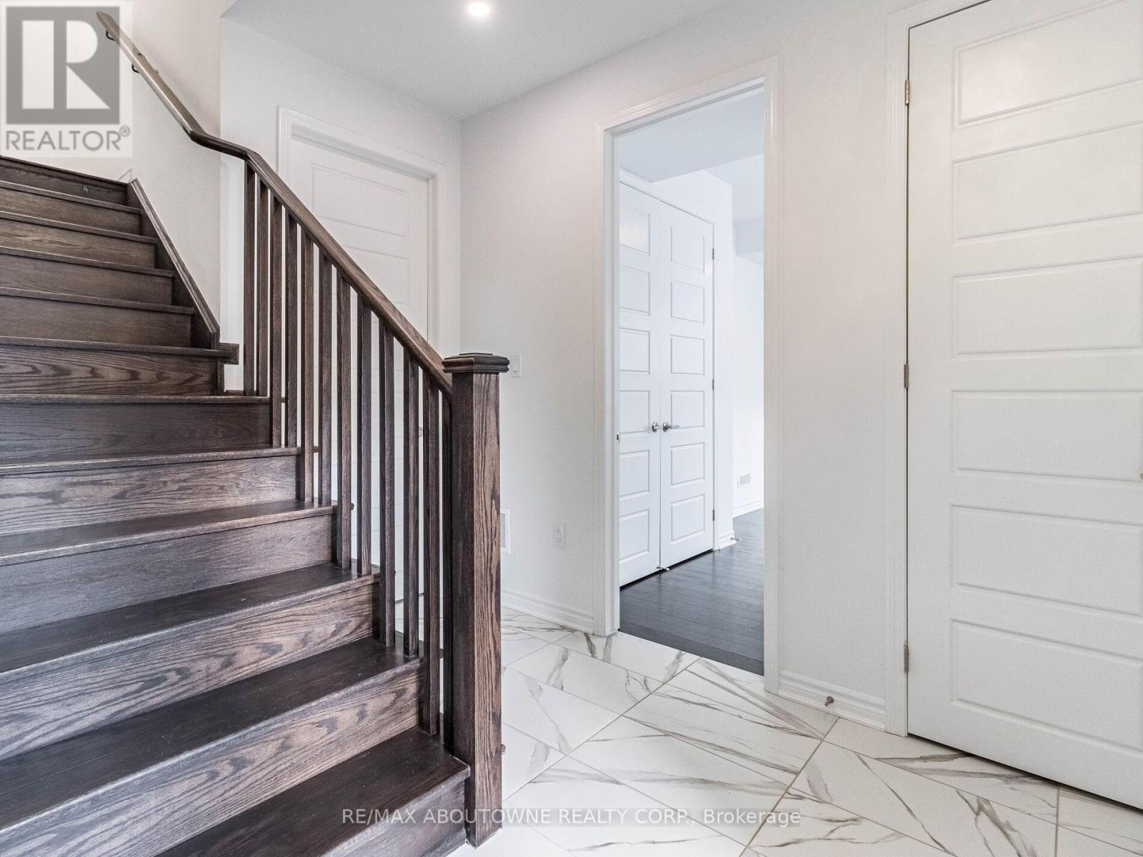 3001 Duggan Trail, Oakville, Ontario  L6H 7X1 - Photo 6 - W13249408