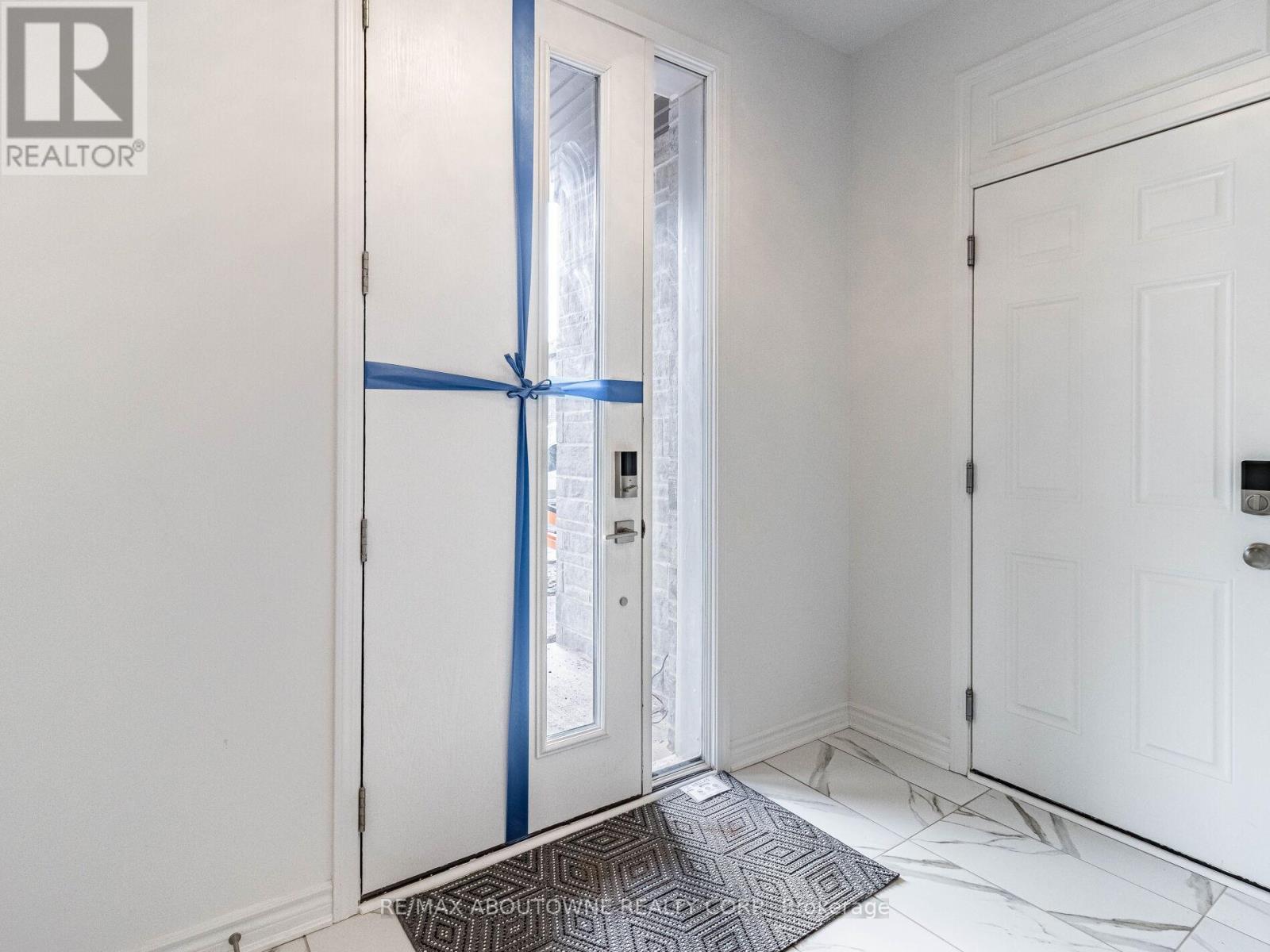 3001 Duggan Trail, Oakville, Ontario  L6H 7X1 - Photo 7 - W13249408