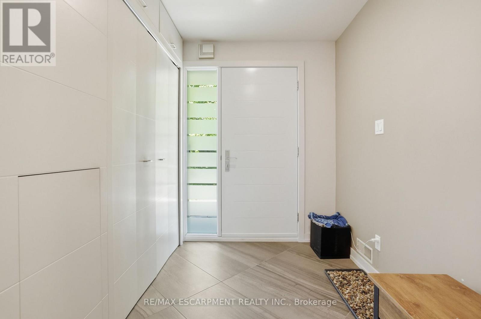 570 Rosedale Crescent, Burlington, Ontario  L7N 2T1 - Photo 5 - W13249660