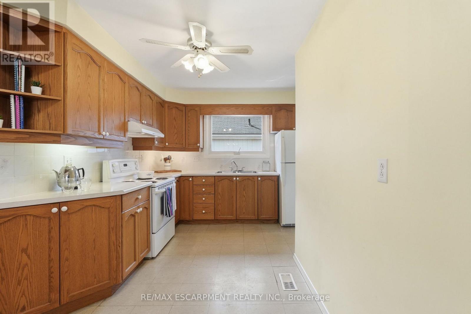 1347 Fisher Avenue, Burlington, Ontario  L7P 2L7 - Photo 11 - W13249692
