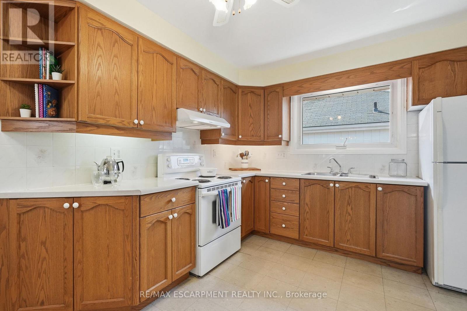 1347 Fisher Avenue, Burlington, Ontario  L7P 2L7 - Photo 12 - W13249692